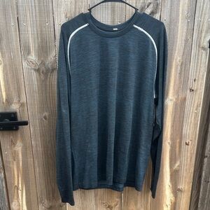 lululemon athletica metal vent, long sleeve top size extra large